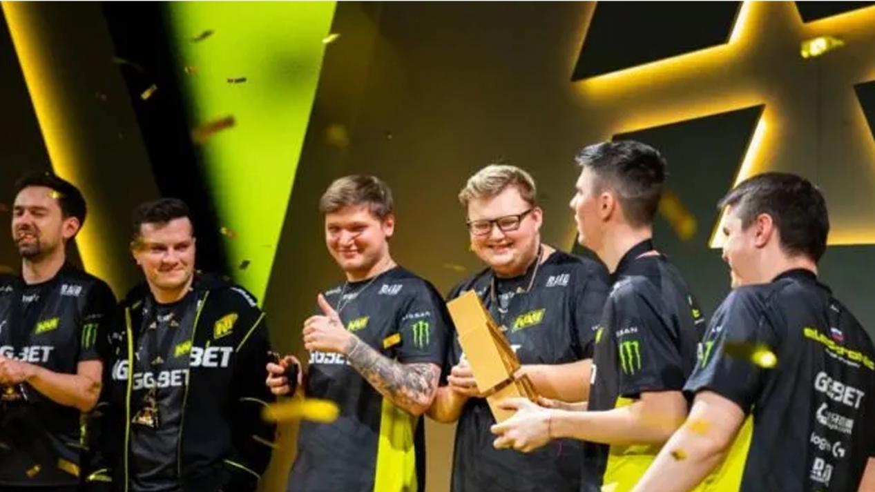 而受到赞誉 而受到赞誉