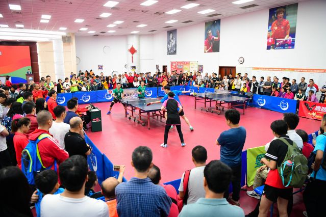 她用行动诠 她用行动诠